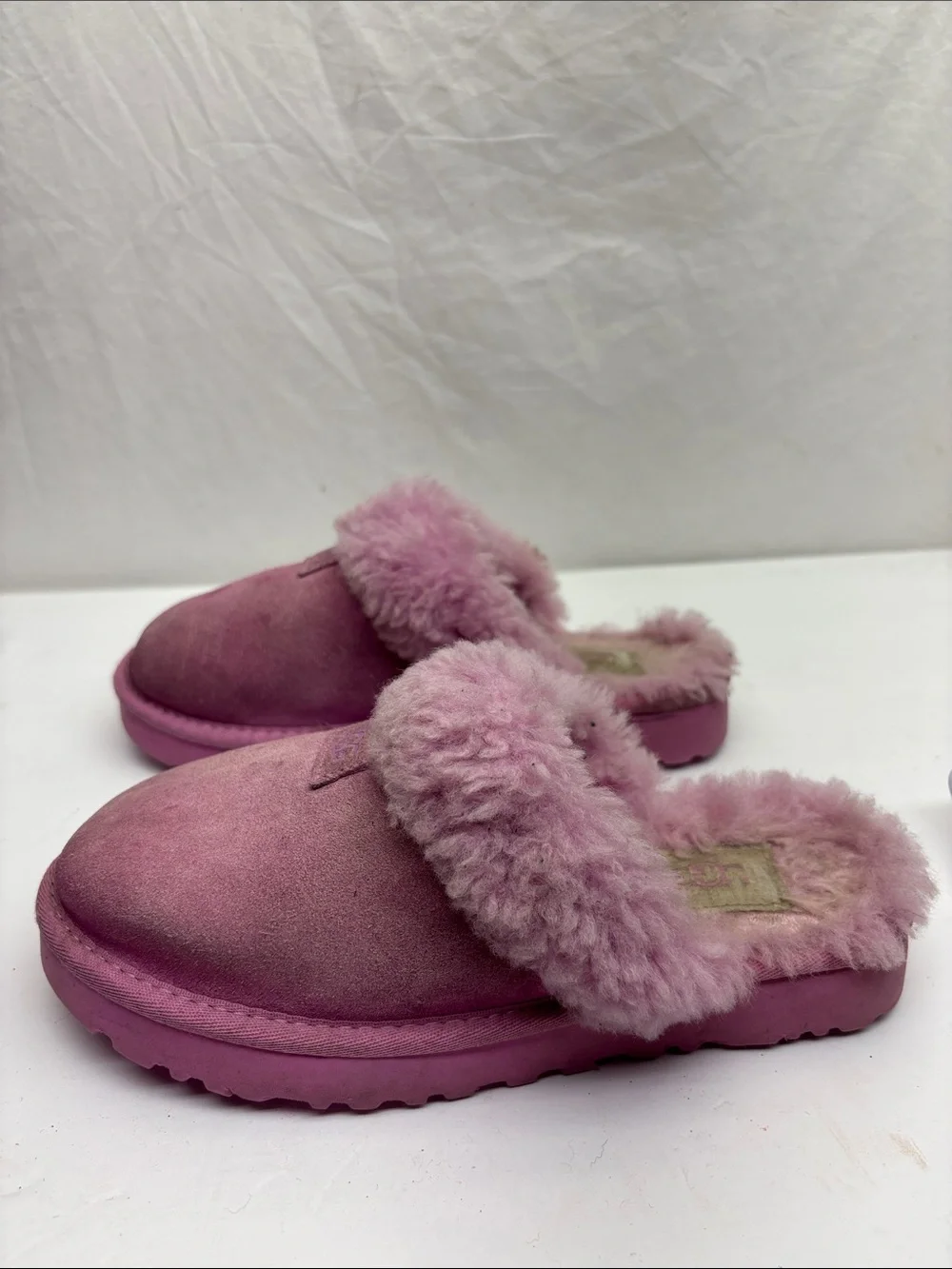 UGG Kids Pink Suede Shearling Slip-On Slippers, SZ 5 big girl, box 50
